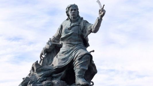 El monumento a Juana Azurduy será trasladado a la plaza frente al CCK