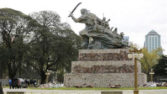 Trasladarán la estatua de Juana Azurduy