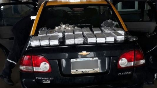 Intentó entrar al país con 40 iPhone en el tanque de GNC del auto