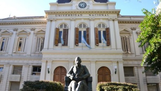 La UNLP lanza una beca para que jóvenes puedan pagar Internet para estudiar