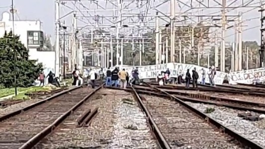No funciona el tren Roca por una protesta con corte de vías en Avellaneda