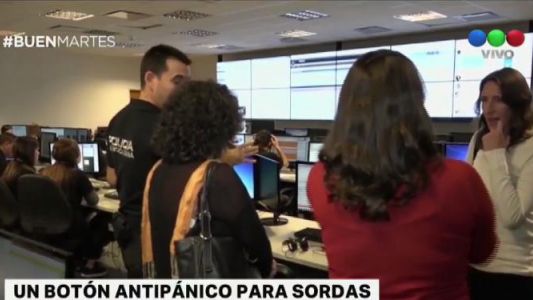 El botón antipánico para mujeres sordas genera mensajes de WhatsApp