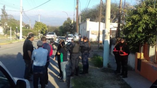 Un nene iba a la escuela, lo atacó un pitbull en la parada del colectivo y está grave