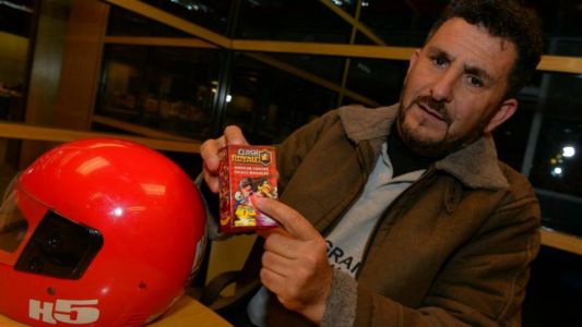 Salvó su vida durante un asalto gracias a un juego de cartas del hijo