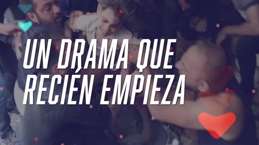 Una nena fue rescatada tras siete horas bajo los escombros en la Franja de Gaza