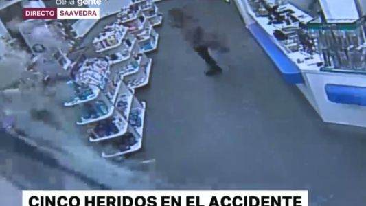 Un camión chocó contra un colectivo en Saavedra