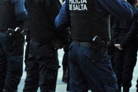 Policías lo golpearon brutalmente y le perforaron el intestino