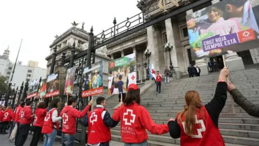 La Cruz Roja Argentina abrazó el Congreso para pedir por una ley