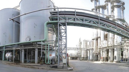 Murió aplastado un operario de una fábrica de alcohol de Córdoba