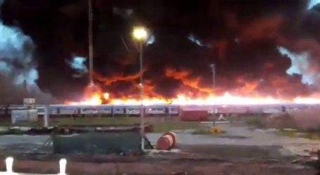 Impresionante incendio en los vagones del tren Mitre en San Martín