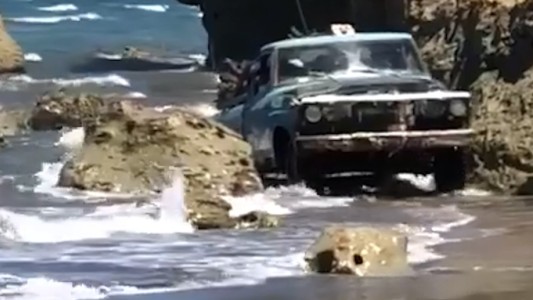 Se quitó la vida el pulpero que se había hecho viral por meterse al mar con su vieja camioneta