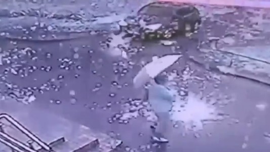 Video: una peligrosa "lluvia de chispas"