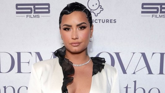 El video que deja a Demi Lovato "irreconocible": se saca pestañas, extensiones y maquillaje
