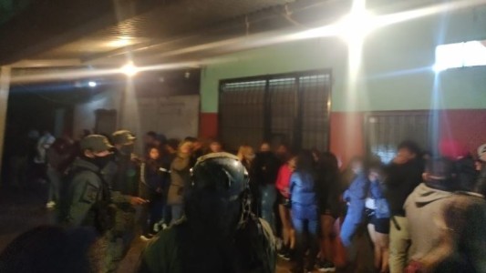 Gendarmería desbarató una fiesta clandestina con más de 140 personas en la Ciudad