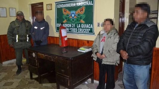 Secuestraron 10 kilos de marihuana que estaban ocultos en un matafuego de un micro