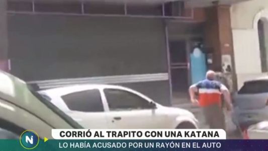 Corrió al trapito con una katana