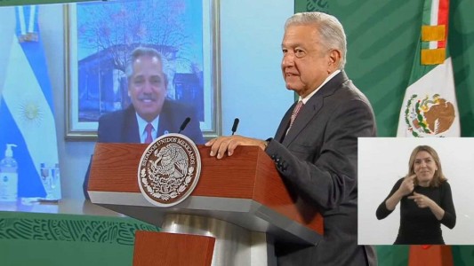 El momento donde anunciaron la llegada de 800 mil dosis de AstraZeneca al país