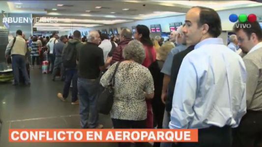 Conflicto salarial con aeronáuticos: reprograman vuelos
