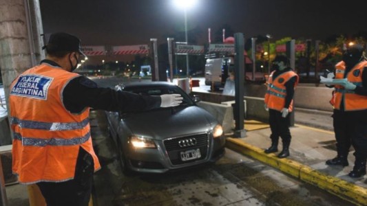 Primer día hábil del confinamiento: más de media hora de demora en controles de acceso a la Ciudad