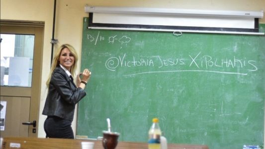 La "profe" Vicky Xipolitakis dio una "clase" en la UBA y hay polémica