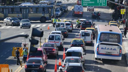Demoras en los accesos en el primer día hábil del confinamiento estricto