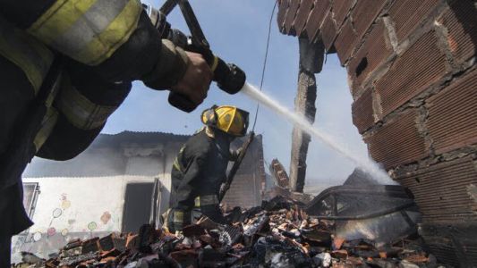 Una pareja y sus cuatro hijos murieron al incendiarse su casa en Quilmes