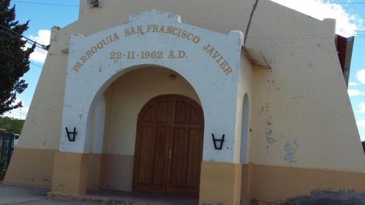 Denunciaron que un cura no quiso bautizar a su bebé porque nació por inseminación artificial