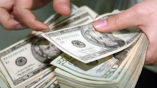 Detenidos por hacerle creer a un jubilado que el dólar se había devaluado