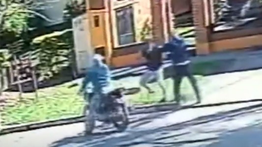 Video: el momento en que motochorros le tiraron a matar cuando escapaba