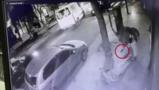 Detienen a un adolescente acusado de asesinar a un joven peruano frente a San Expedito