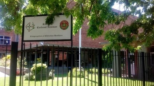 Separaron a un cura del colegio Cardenal Newman por "situaciones irregulares" con los alumnos