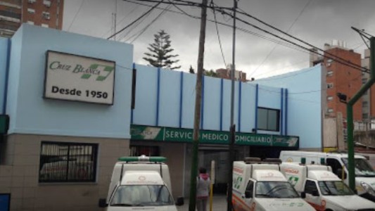 Trabajadores de la salud de una clínica de Lanús reclaman salarios atrasados