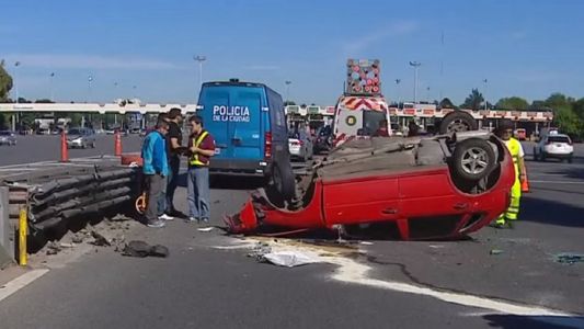 Un gendarme murió tras chocar y volcar su auto en la Autopista Perito Moreno