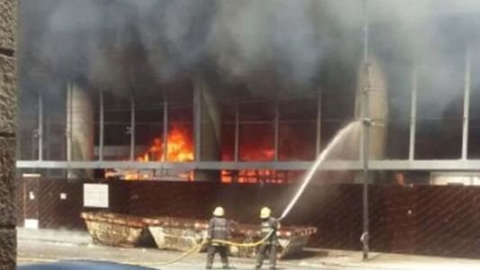 Se incendió un edificio en construcción en Vicente López