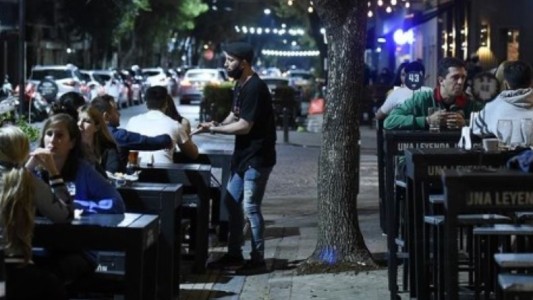 Flexibilizarán restricciones en Ciudad: gastronomía hasta las 23 y regreso de cines y teatros