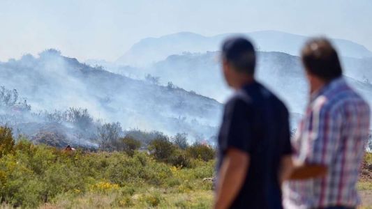 Comieron un asado, apagaron mal el fuego y arrasaron 400 hectáreas en San Rafael