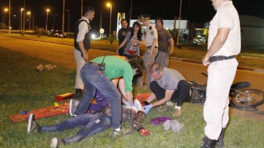 Policías atropellan a dos motociclistas a los que persiguían por las calles de General Pico