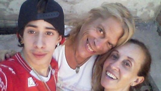 Cambió de sexo a los 48 años: ahora es Milena y sigue viviendo con su ex esposa y su hijo