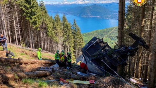 Revelaron nuevos videos de la caída del teleférico que causó 14 muertos en Italia