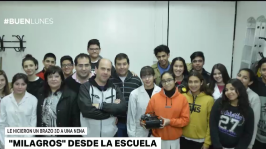 Alumnos de una escuela de San Juan le hicieron un brazo 3D a una nena