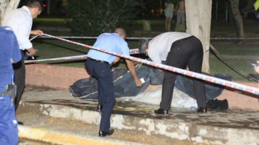 Estaba esperando a su novia en una plaza y murió al ser alcanzado por un rayo