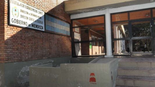 Polémica en Mendoza: el director de una escuela fue encontrado en una cabaña con cinco alumnas