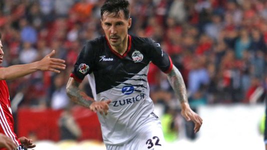 Piden la captura internacional del futbolista Jonathan Fabbro