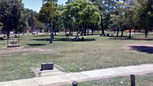Se negó a ser su novia y la violó en una plaza