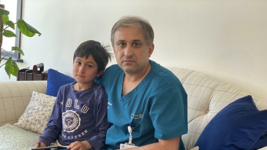 Tuvo que vender el auto para pagar una deuda que su hijo de 7 años generó con un juego en el celular