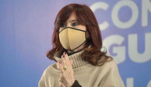 Cristina reapareció junto a Kicillof: "La pandemia ya nos encontró patas para arriba"