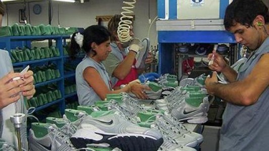 La fábrica Dass, de Eldorado, Misiones, vuelve a producir la marca Nike