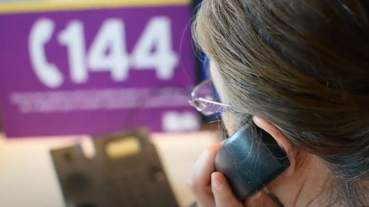 Estatizan la Línea 144 bonaerense e incorporan a 88 personas como empleadas del Estado