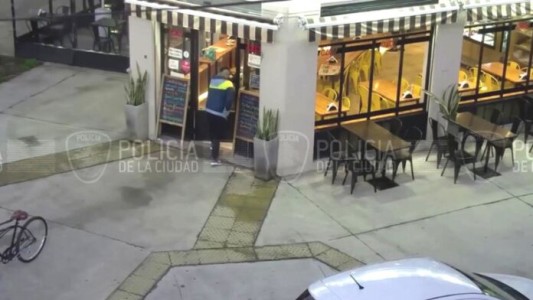 La mesera que asistió a la joven abusada dijo que la vio "mareada" y que "estaba contra su voluntad"