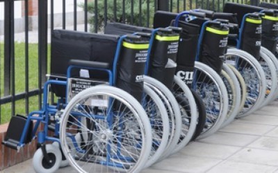 Donan sillas de ruedas a personas en situación de vulnerabilidad con discapacidad en La Matanza